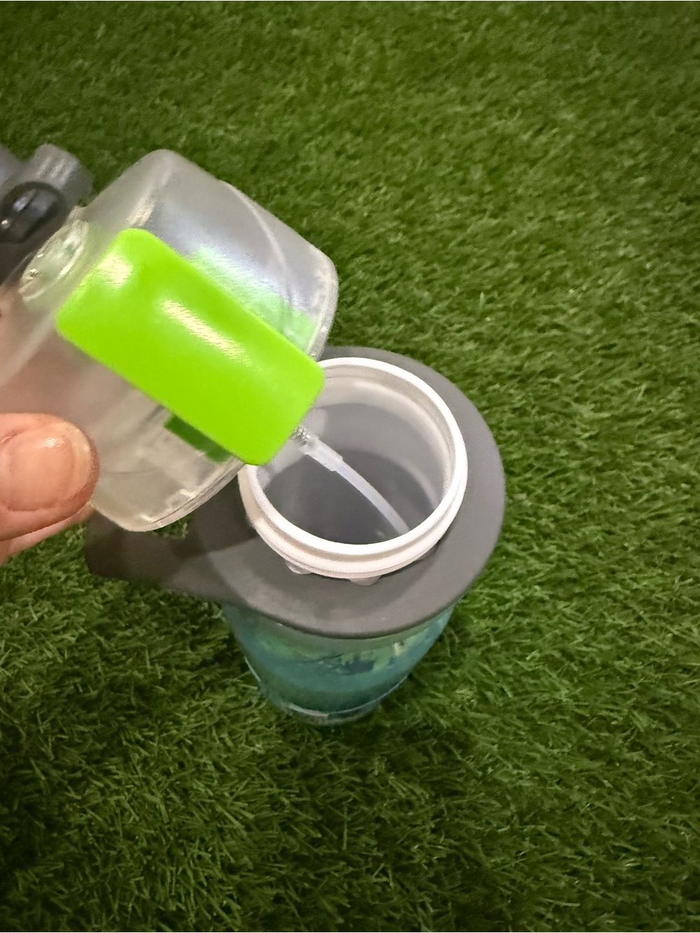 O2Cool Mist & Sip Water Bottles Sprayers - Picture 5 of 5